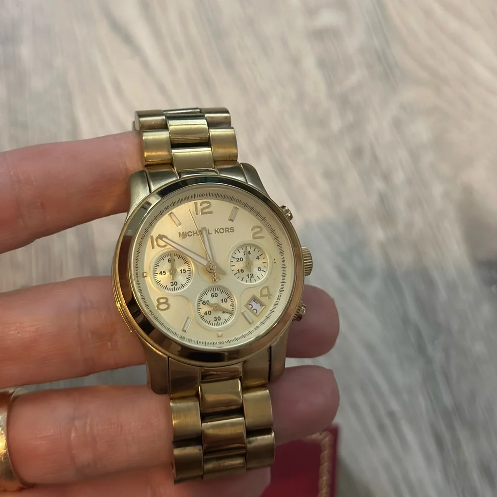 Michael Kors Runway MK5055 Gold Tone Chronograph Watch 38mm Authentic